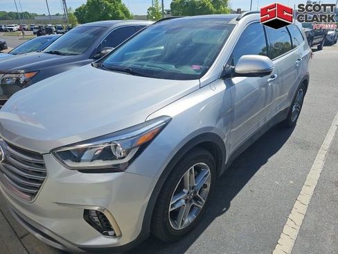 Used 2017 Hyundai Santa Fe SE image 2