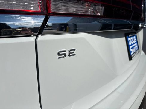 Used 2024 Volkswagen Atlas SE AWD/4WD image 19