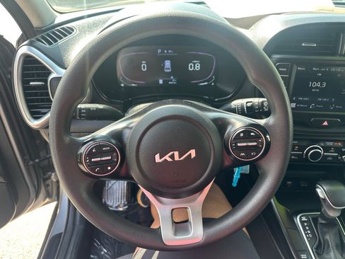 Used 2023 Kia Soul LX w/ Option Group 015 FWD image 17