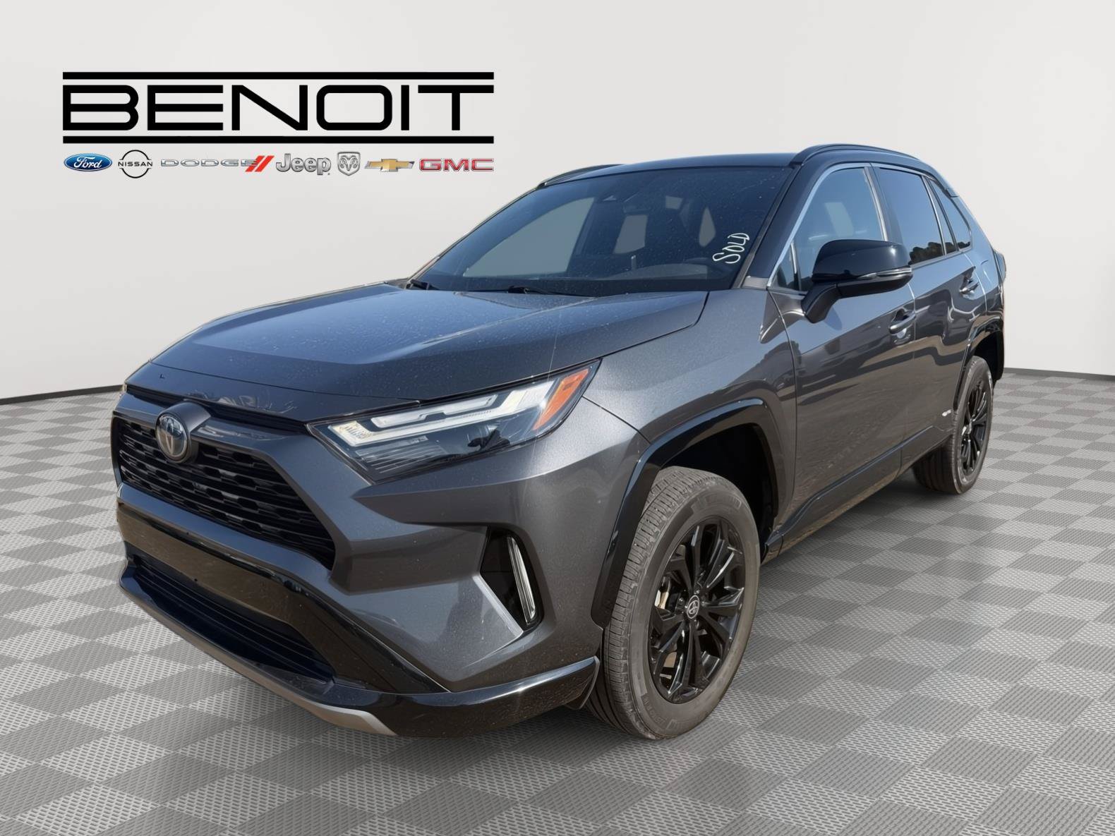 Used 2024 Toyota RAV4 XSE AWD/4WD image 3