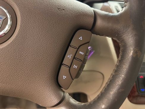 Used 2006 Cadillac DTS w/ Sun And Sound Package FWD image 15