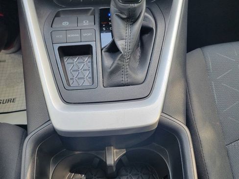 Used 2025 Toyota RAV4 XLE FWD image 20