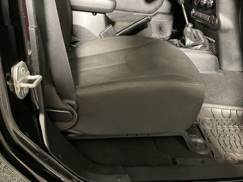 Used 2016 Jeep Wrangler Unlimited Sport image 33