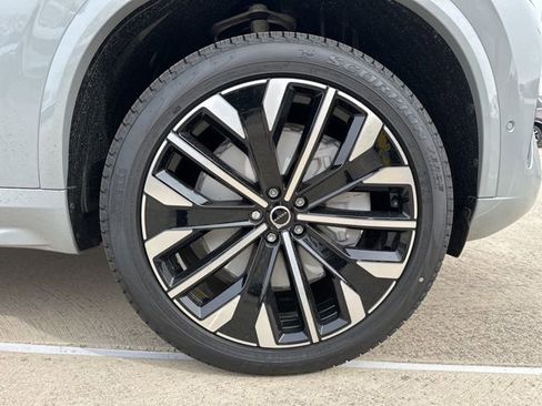 New 2026 Volvo XC90 T8 Plus w/ Protection Package Premier image 9