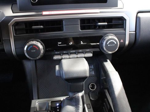 New 2026 Toyota 4Runner SR5 AWD/4WD image 34
