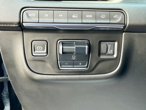 Certified 2023 Cadillac Escalade Premium Luxury w/ Performance Package AWD/4WD image 21