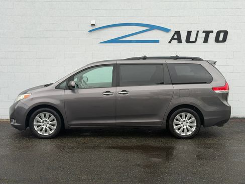 Used 2014 Toyota Sienna XLE AWD/4WD image 3