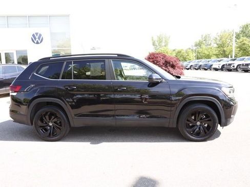Used 2023 Volkswagen Atlas SE w/ Panoramic Sunroof Package AWD/4WD image 2