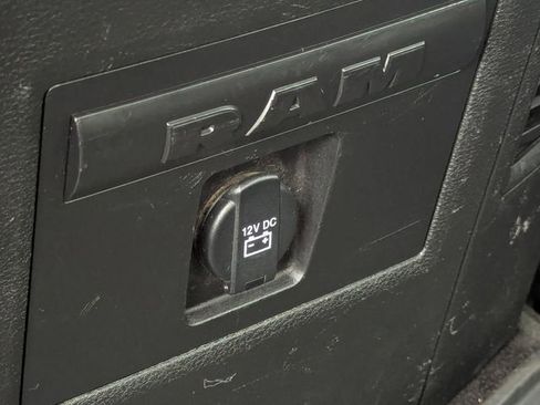 Used 2017 RAM 1500 Classic SLT w/ SLT Plus D￩cor Group AWD/4WD image 26