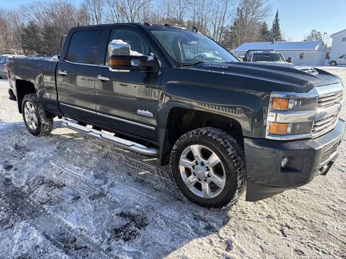 Used 2017 Chevrolet Silverado 2500 High Country w/ Duramax Plus Package image 9
