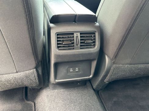 Used 2025 Nissan Rogue SV FWD image 23