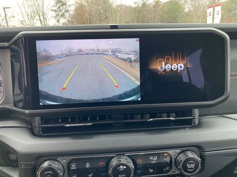 Used 2025 Jeep Wrangler Unlimited Rubicon image 20