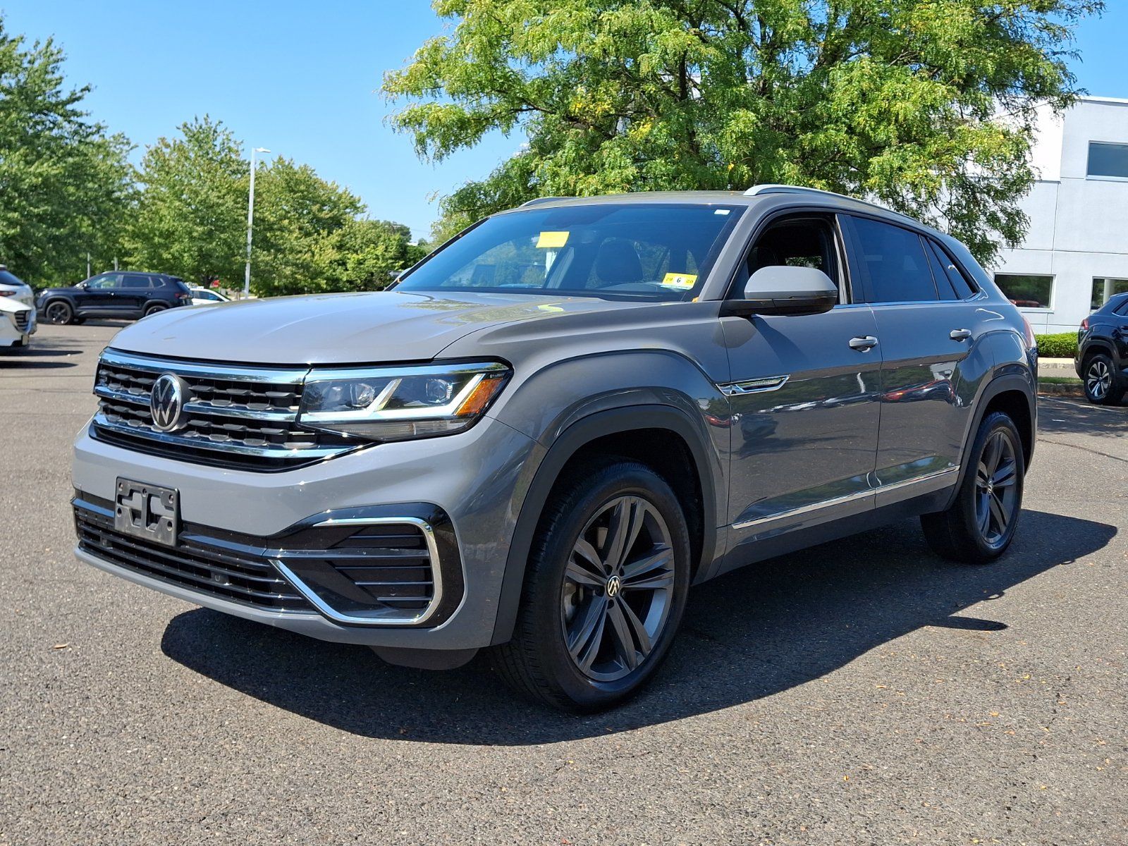 Used 2021 Volkswagen Atlas Cross Sport SE w/ Panoramic Sunroof Package FWD image 3