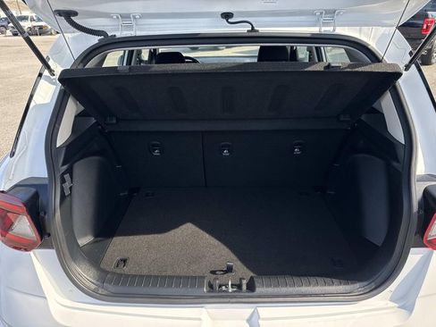 Used 2025 Hyundai Venue SEL FWD image 9