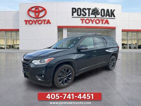 Used 2021 Chevrolet Traverse RS FWD image 2