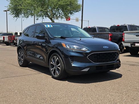 Used 2022 Ford Escape SE w/ SE Sport Appearance Package FWD image 3