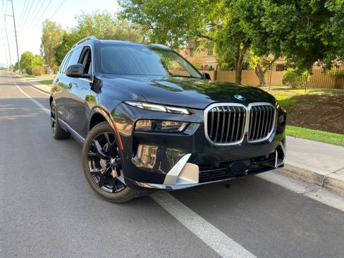 Used 2025 BMW X7 xDrive40i w/ Parking Assistance Package AWD/4WD image 2