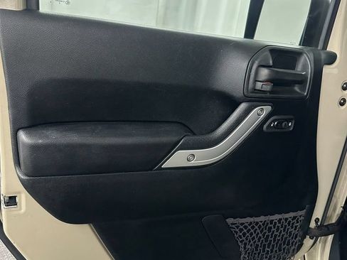 Used 2018 Jeep Wrangler Unlimited Sahara w/ Dual Top Group AWD/4WD image 7