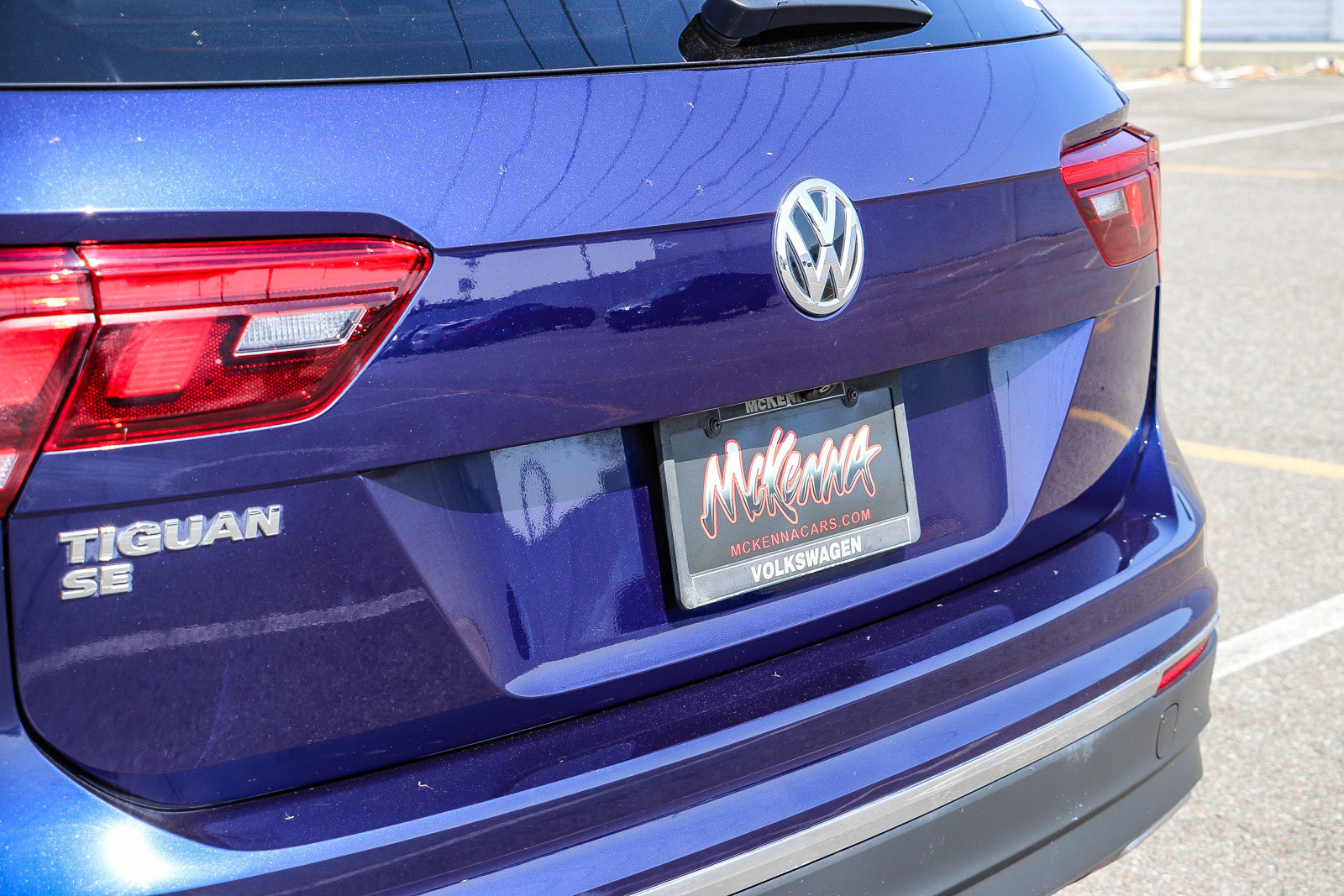 Used 2021 Volkswagen Tiguan SE w/ Panoramic Sunroof Package FWD image 10