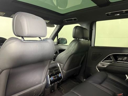 Used 2025 Land Rover Range Rover Long Wheelbase SE image 25