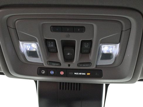 Used 2023 GMC Sierra 1500 Denali w/ Denali Reserve Package AWD/4WD image 30
