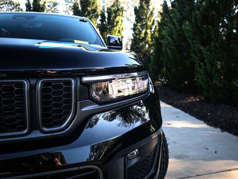 Used 2022 Jeep Grand Cherokee Trailhawk image 5