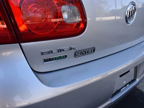 Used 2011 Buick Lucerne CX image 29