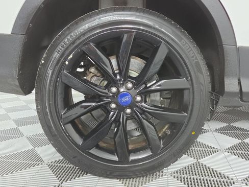 Used 2018 Ford Escape SE w/ SE Sport Appearance Package FWD image 10