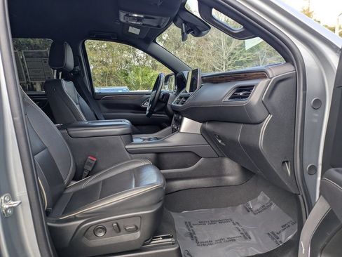 Used 2024 Chevrolet Suburban Premier AWD/4WD image 4