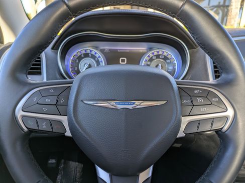 Used 2016 Chrysler 300 Limited image 21