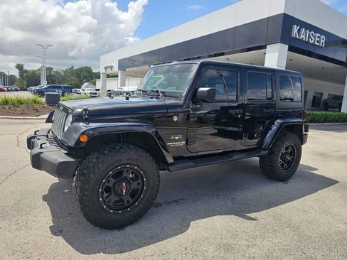 Used 2016 Jeep Wrangler Unlimited Sahara w/ Dual Top Group AWD/4WD image 3