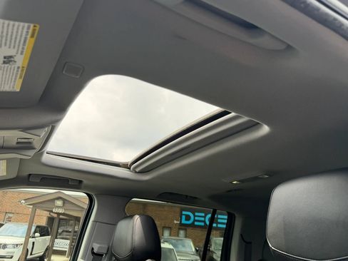 Used 2020 Cadillac Escalade ESV Luxury AWD/4WD image 34