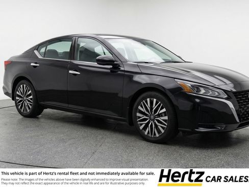 Used 2025 Nissan Altima 2.5 SV FWD image 1