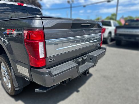 Used 2022 Ford F250 Platinum w/ FX4 Off-Road Package AWD/4WD image 24