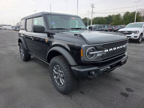 New 2025 Ford Bronco Badlands image 14