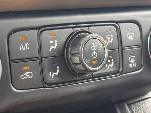 Used 2017 GMC Acadia Denali w/ Technology Package FWD image 32