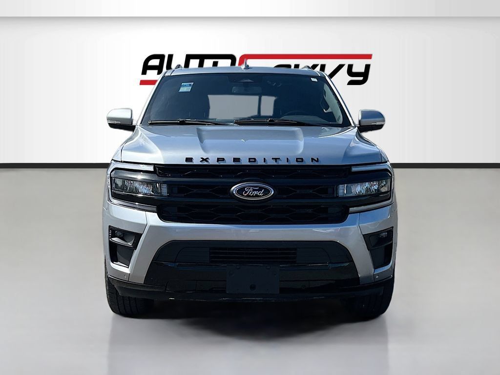 Used 2024 Ford Expedition Limited RWD image 2