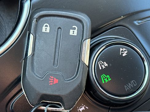 Used 2024 GMC Terrain SLE image 35