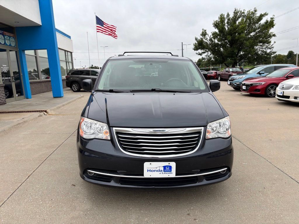 Used 2013 Chrysler Town & Country Touring FWD image 2