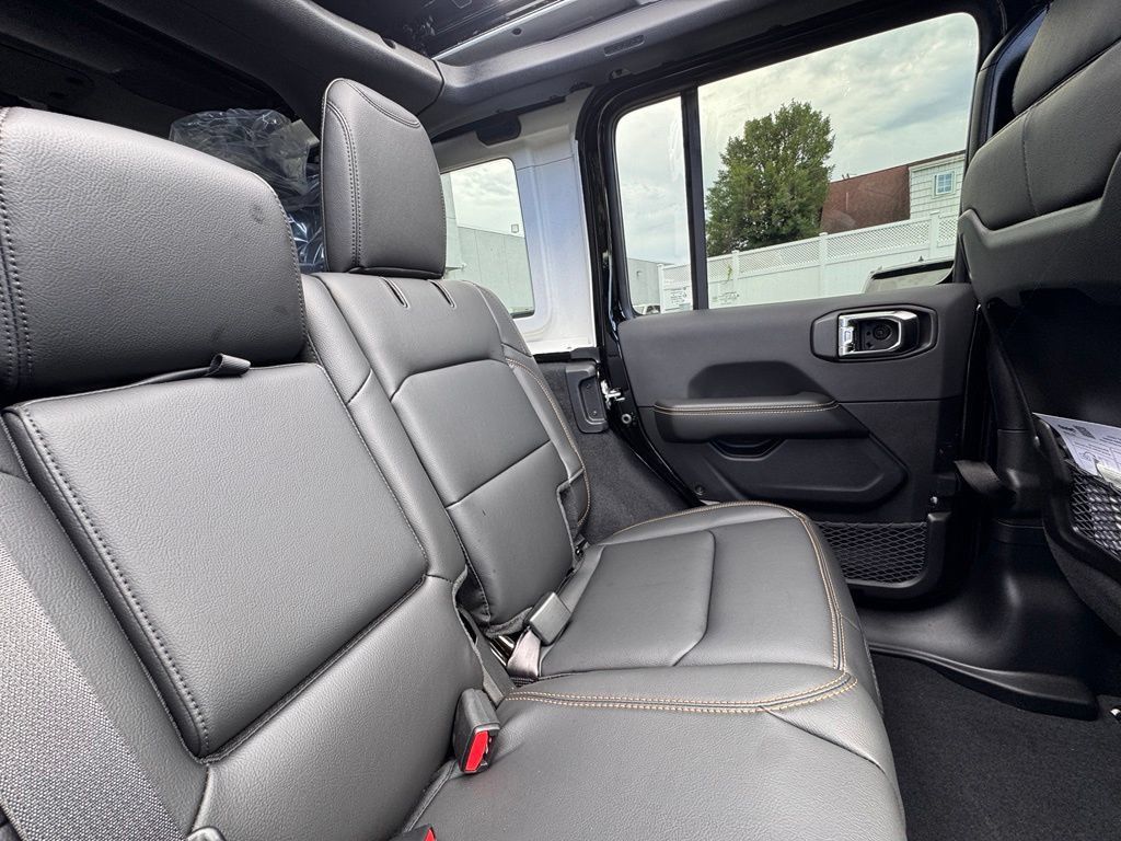 New 2026 Jeep Wrangler Unlimited Sahara AWD/4WD image 21