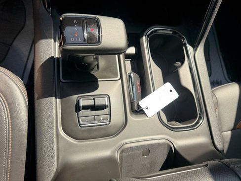 Used 2024 GMC Sierra 1500 AT4 AWD/4WD image 25
