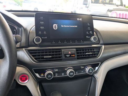 Used 2018 Honda Accord LX image 10