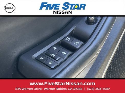 Used 2022 Jeep Grand Cherokee Altitude AWD/4WD image 18