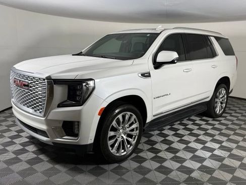 Used 2024 GMC Yukon Denali w/ Advanced Technology Package AWD/4WD image 2