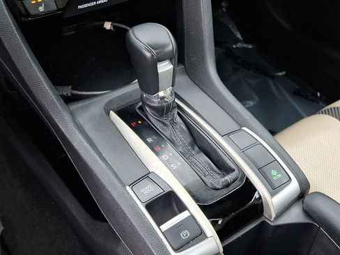 Used 2019 Honda Civic Touring image 15