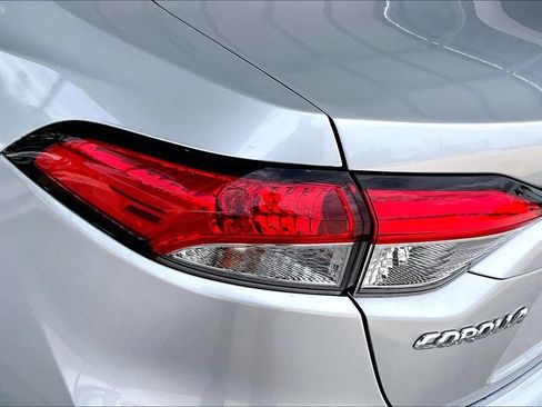 Used 2021 Toyota Corolla LE w/ Carpet Mat Package (TMS) FWD image 20