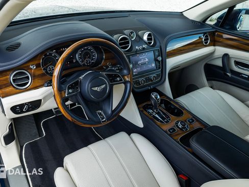Used 2019 Bentley Bentayga AWD/4WD image 23