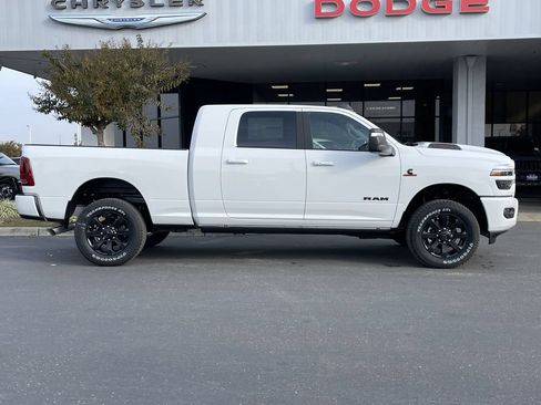 New 2026 RAM 2500 Laramie AWD/4WD image 7
