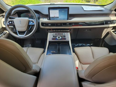 Used 2020 Lincoln Aviator Reserve w/ Equipment Group 201A image 12