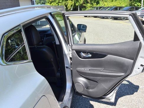 Used 2022 Nissan Rogue Sport SV w/ Technology Package image 27